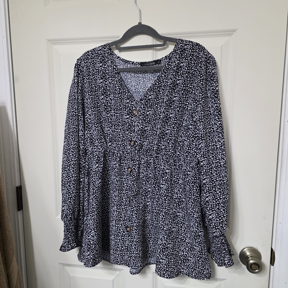 Black and White Button-Up (4005) - Picture 2 of 2